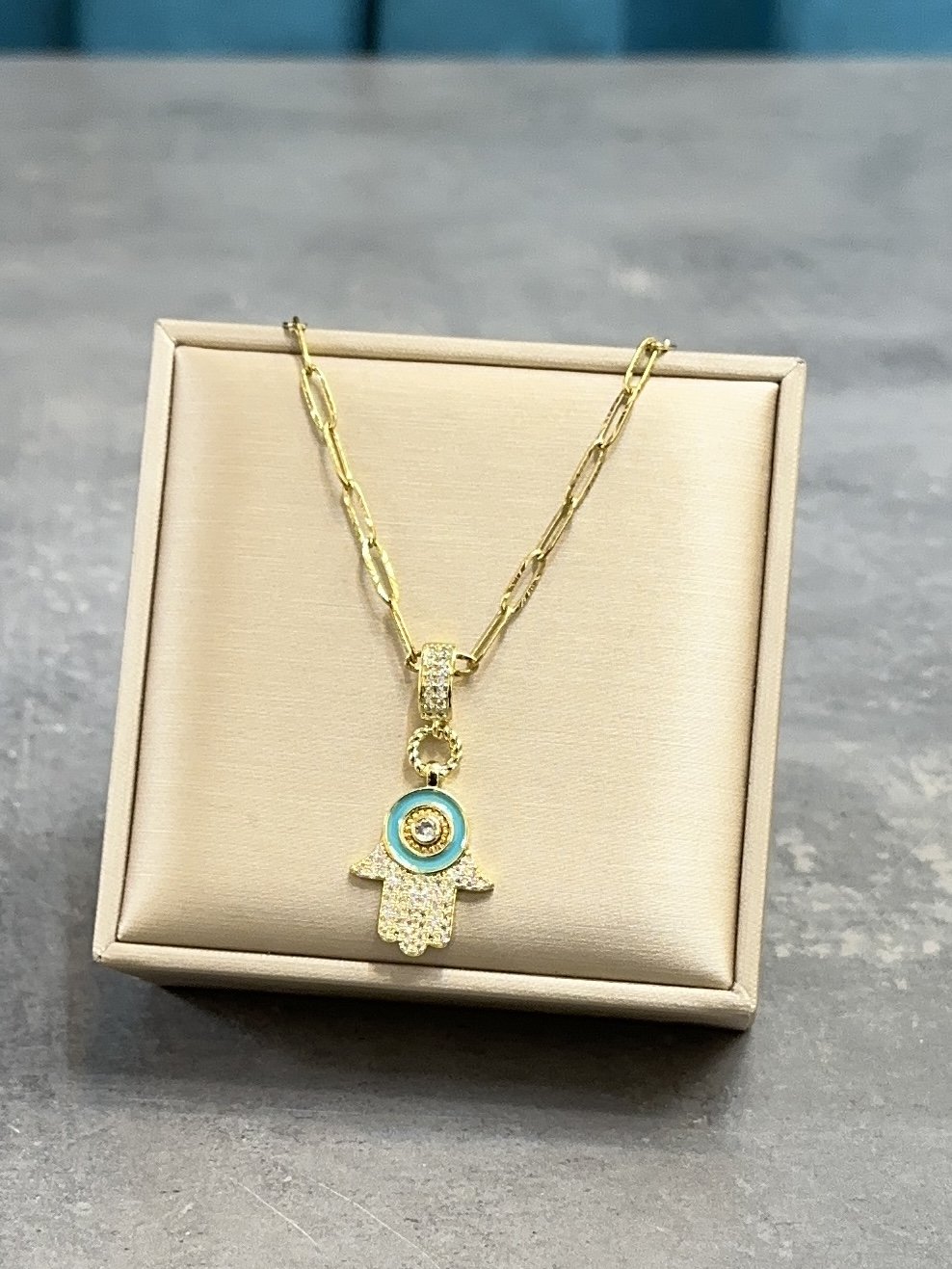 Fatma Ana Eli Kararmaz Çelik Kadın Kolye