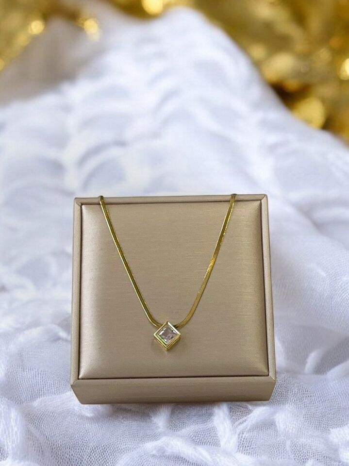 Taşlı İtalyan Zincir Gold Kararmaz Çelik Kadın Kolye