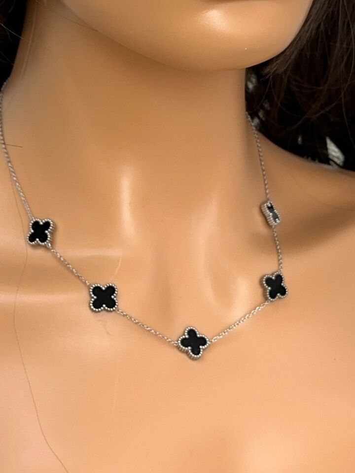 Gri Yonca Kararmaz Çelik Kadın Kolye