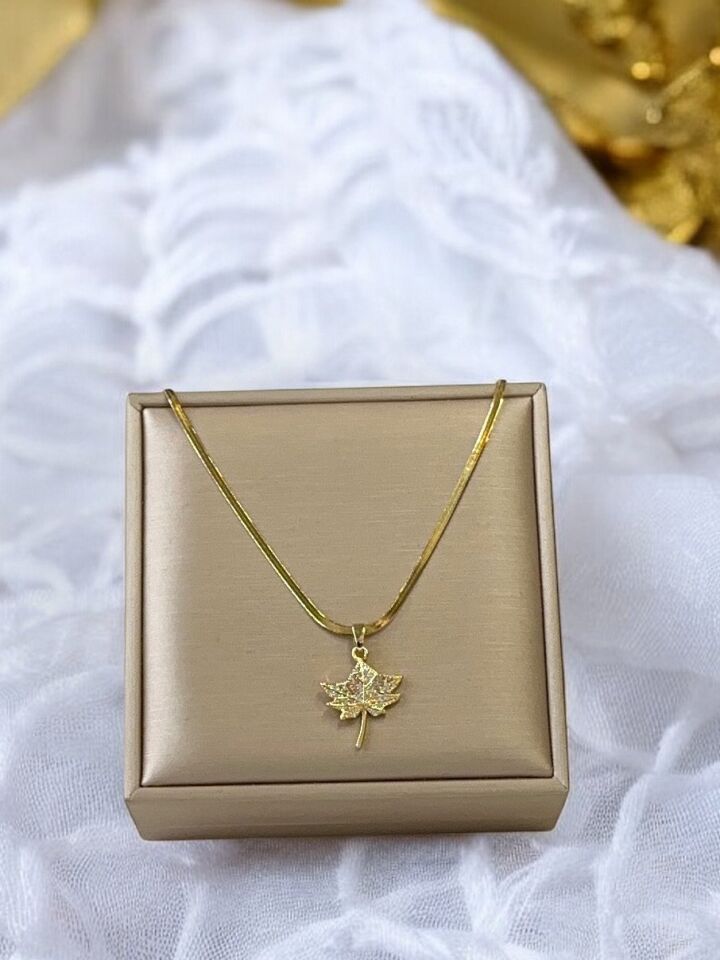 Yaprak İtalyan Zincir Gold Kararmaz Çelik Kadın Kolye