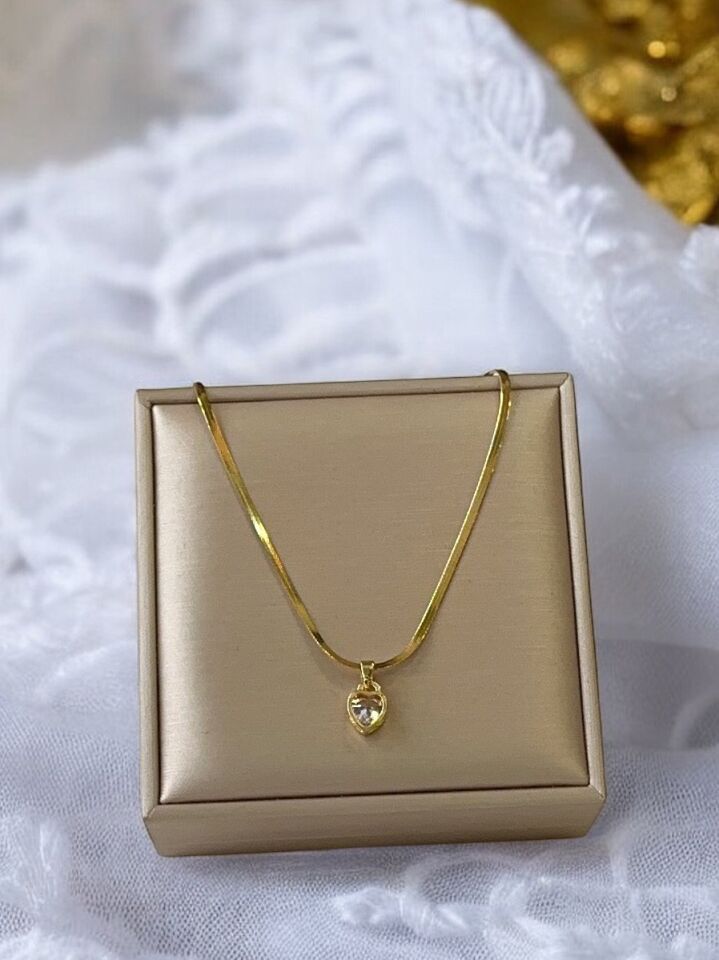 Kalpli Taşlı İtalyan Zincir Gold Kararmaz Çelik Kadın Kolye
